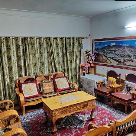 Youthok Guest House เลห์ ภายนอก รูปภาพ