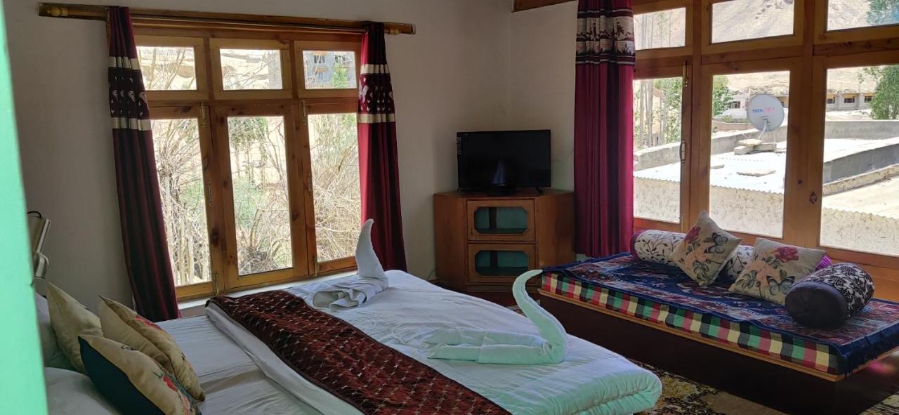 Youthok Guest House เลห์ ภายนอก รูปภาพ