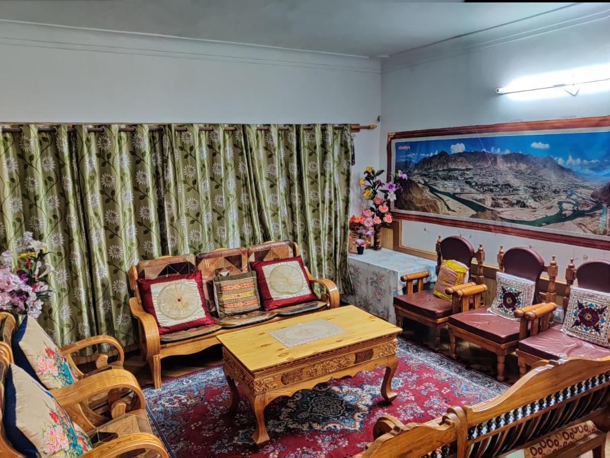 Youthok Guest House เลห์ ภายนอก รูปภาพ